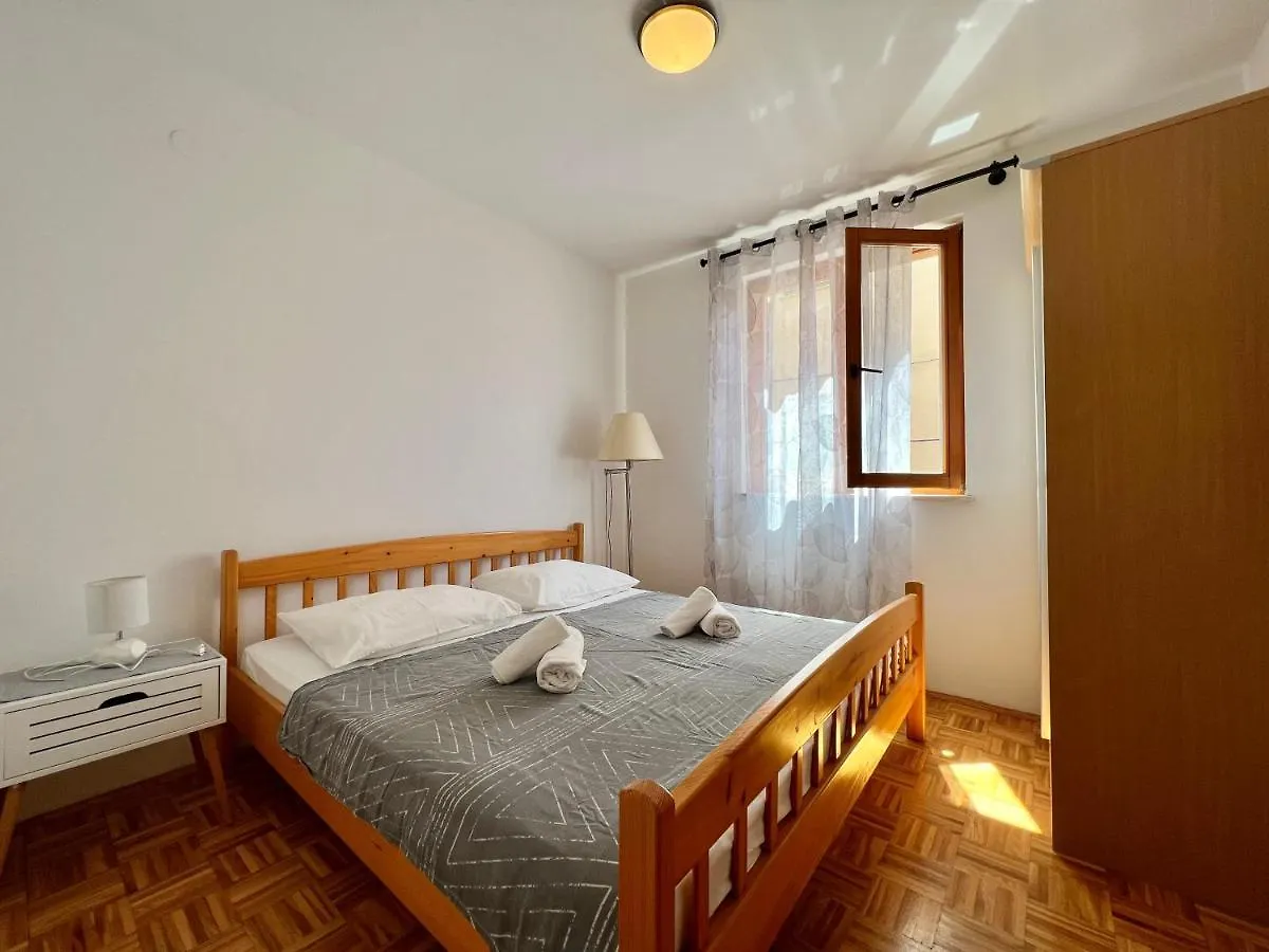 Apartment Apartmani Bona Biograd Na Moru