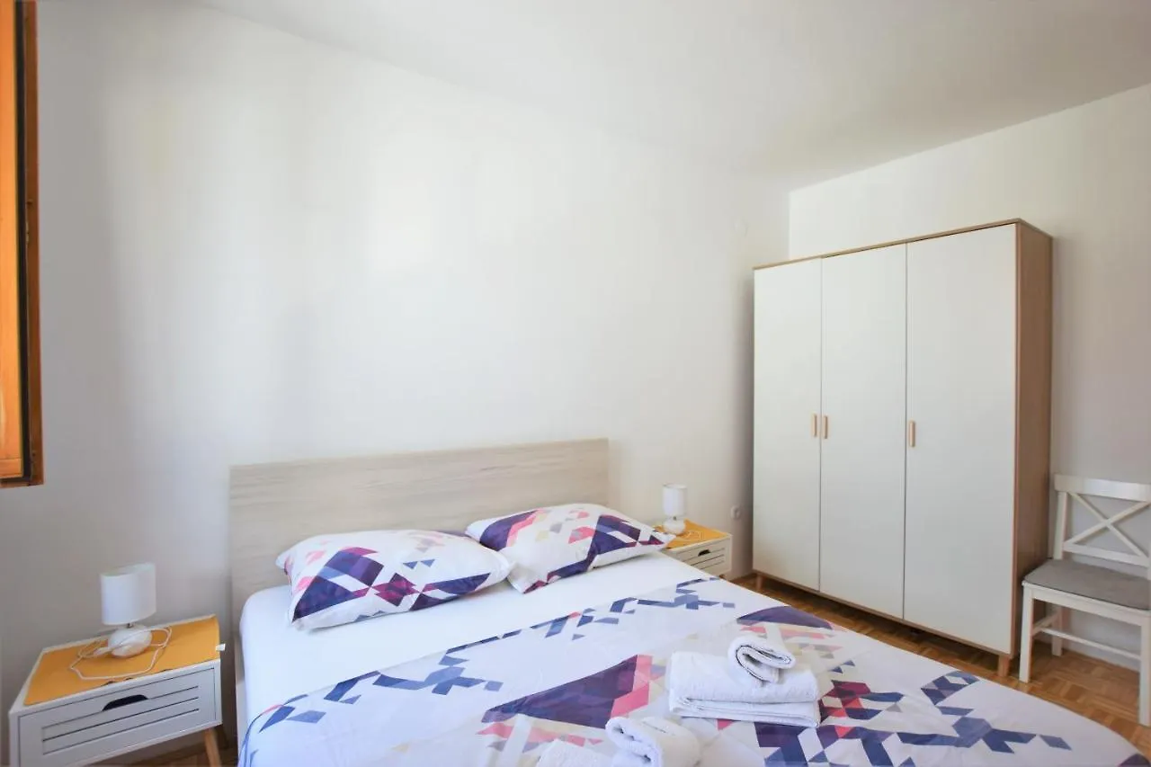 Apartmani Bona Biograd Na Moru 0*,  Croatia